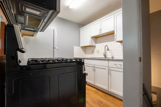 Building Photo - 62-63 Country Club Rd.