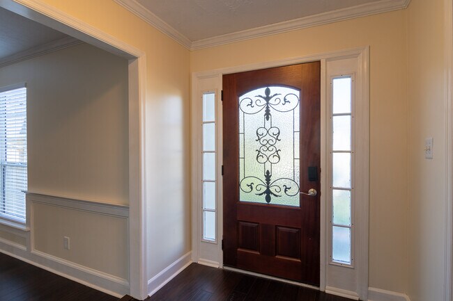 Foto del edificio - 1051 Waltons Ct