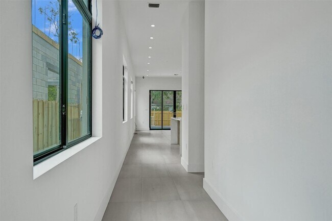 Foto del edificio - 606 SW 7th Ave