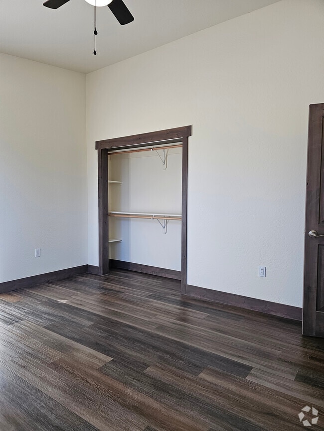 Building Photo - 2870 W Villa Loop