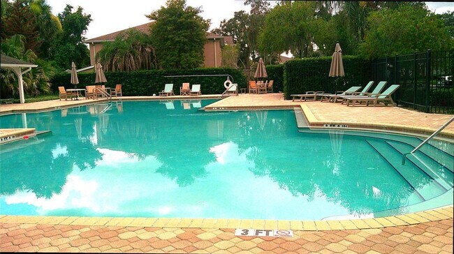Foto del edificio - 5718 Fishhawk Ridge Dr