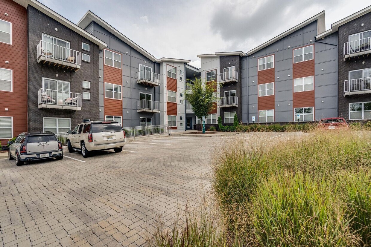 Foto principal - Chic East Nashville Two Bedroom Loft