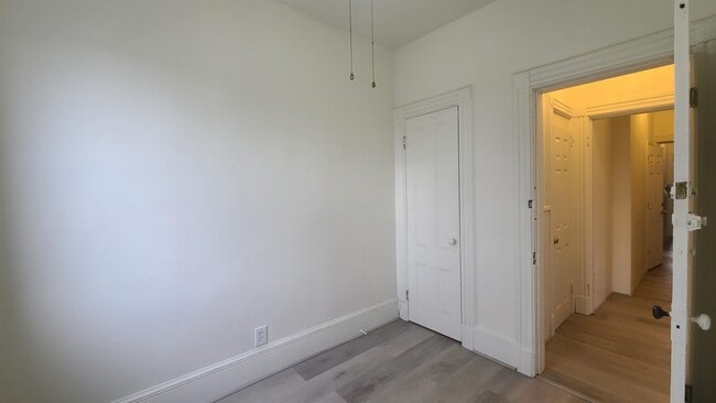 Building Photo - 242 Bowers St