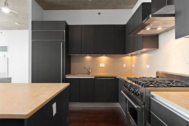 Foto del edificio - 600 N Fairbanks Ct