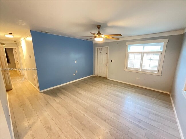 Foto del edificio - 385 NW 129th St