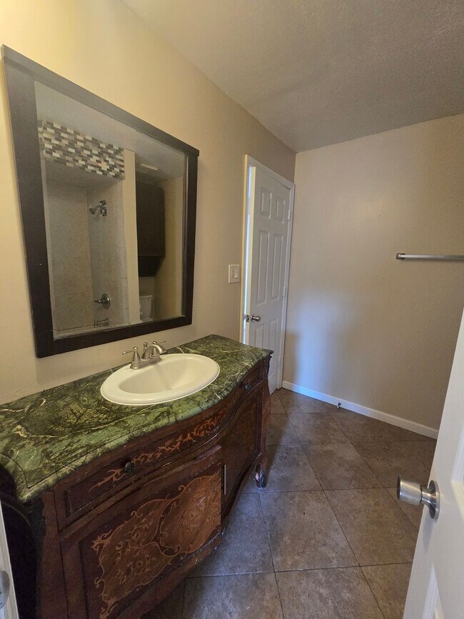 Foto del edificio - 3 bedroom 1 bath home