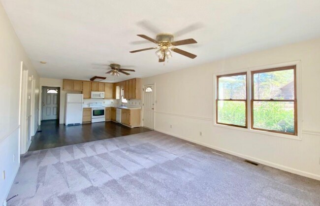 Foto del edificio - NEW LISTING!!!!!