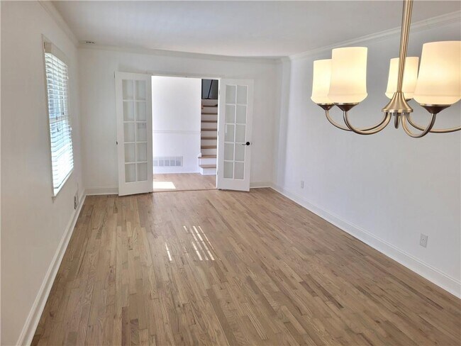 Building Photo - 180 Crestwood Ct