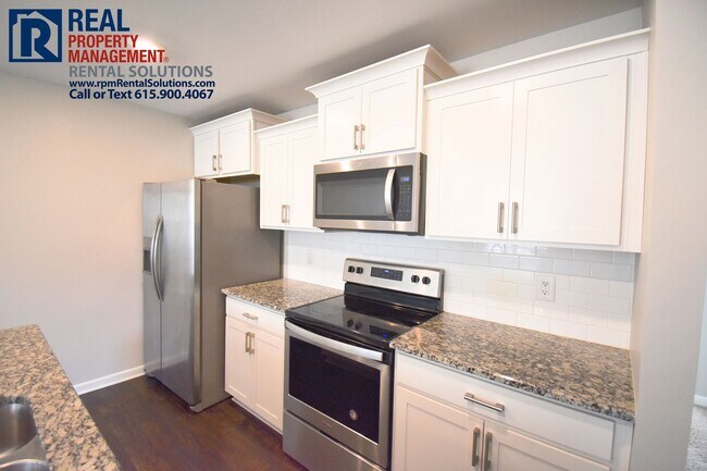 Building Photo - Gorgeous luxury 2BD/2.5BA M'boro townhome ...