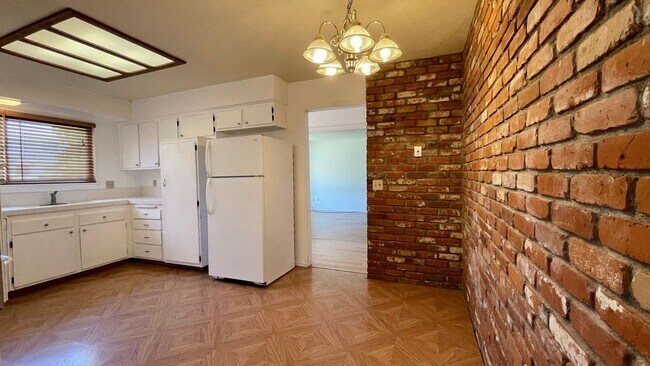 Building Photo - 4 Bedroom 2 Bathroom House with Fenced Yard in SLO