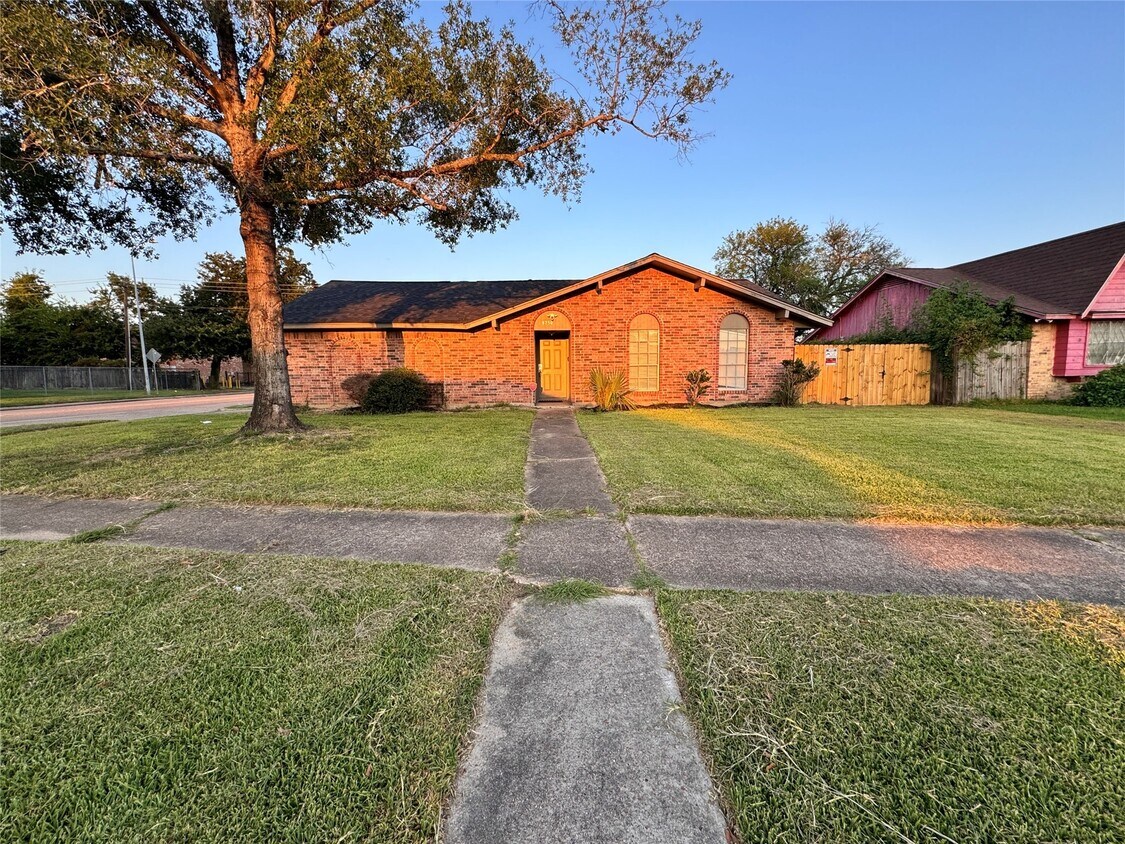 Primary Photo - 9750 Guest St