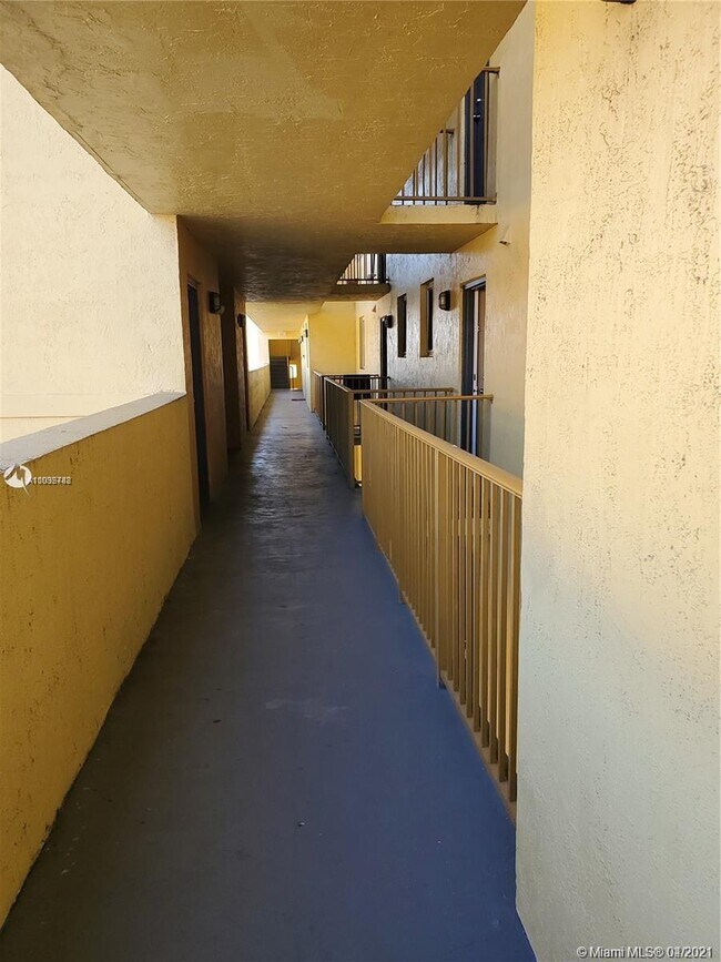 Foto del edificio - 14930 SW 82nd Terrace