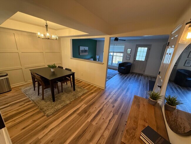 Foto del edificio - 335 Houston Creek Dr