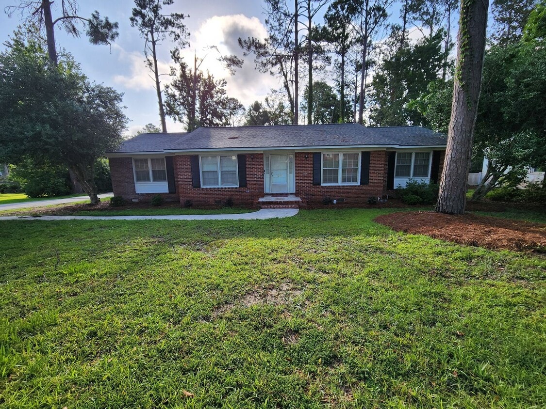 Primary Photo - Spacious Brick Home with Modern Upgrades &...