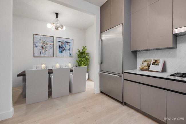 Building Photo - 1925 Fillmore St