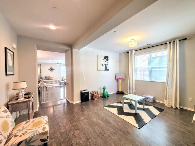 Building Photo - Gorgeous Home- Lots of Upgrades
