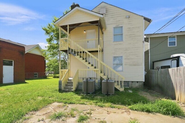 Building Photo - 846-848-848 Reinhard Ave
