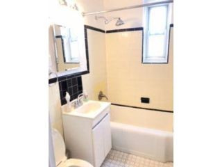 Foto del edificio - 105-24-105-64 64th Rd