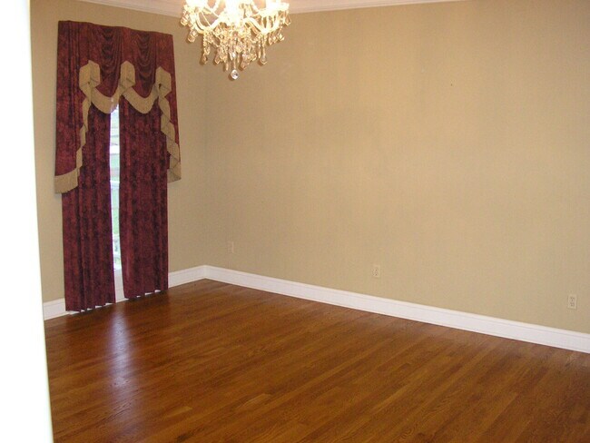 Foto del edificio - 1422 Three Springs Road