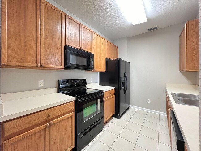 Foto del edificio - APARTMENT IN THE METROWEST AREA!