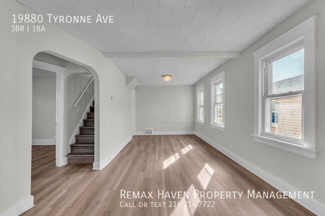 Building Photo - 19880 Tyronne Ave