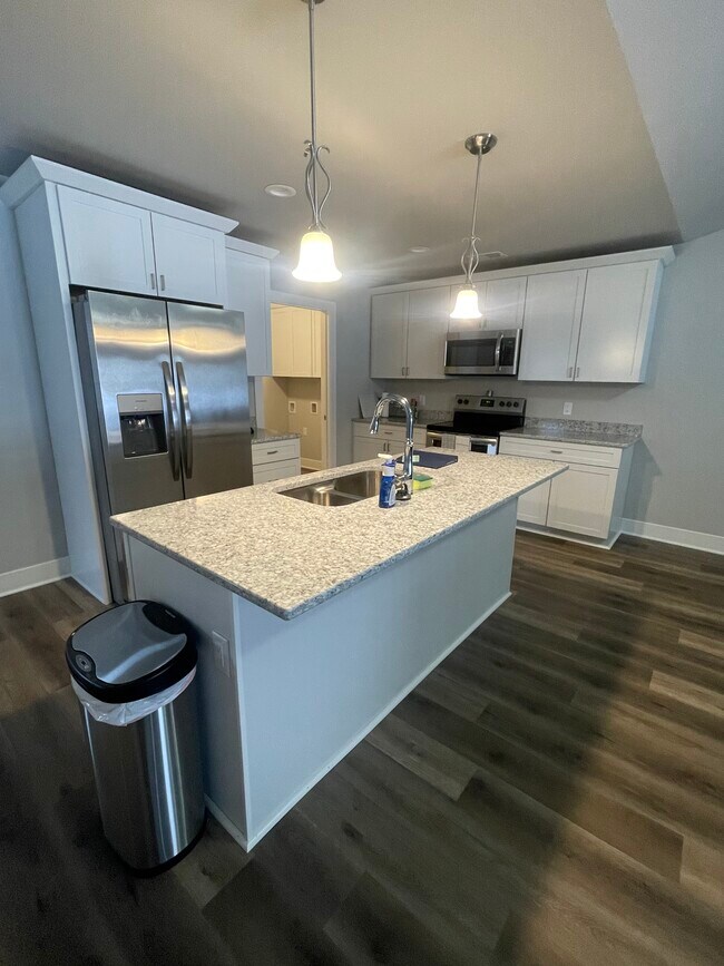 Kitchen - 635 Owen St