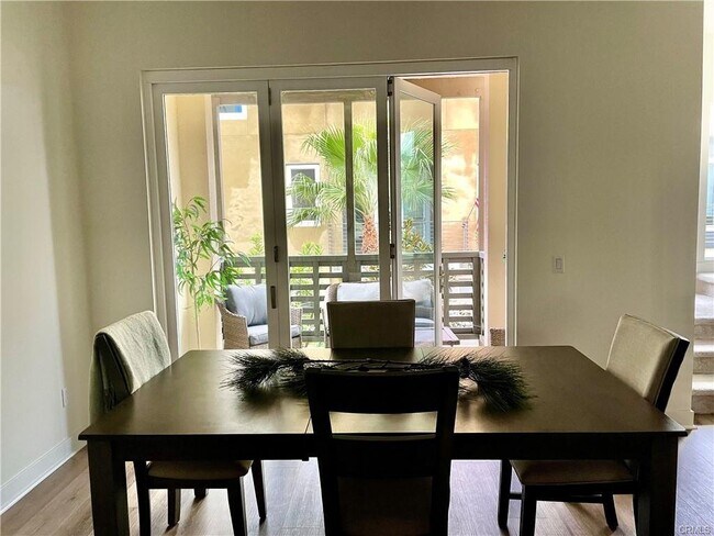 Foto del edificio - 1195 Doheny Way