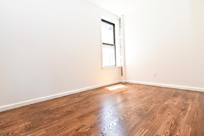 Building Photo - 566 W 162nd St