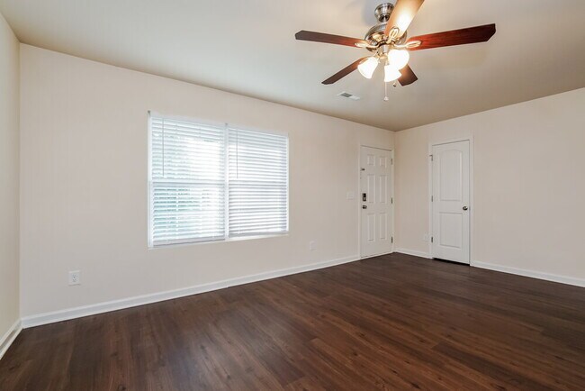 Building Photo - 1433 Tamarino Dr