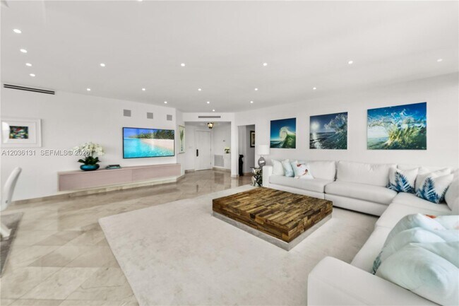Building Photo - 5640 Collins Ave