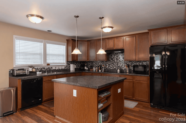 Kitchen - 2263 Durand Rd