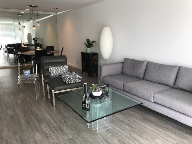 Living Room - 906 N Doheny Dr