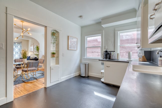 Foto del edificio - 2215 SE Powell Blvd