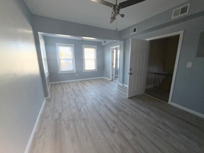 Living Room - 52 Murray Ave