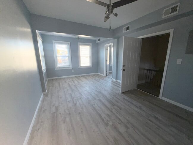Living Room - 52 Murray Ave
