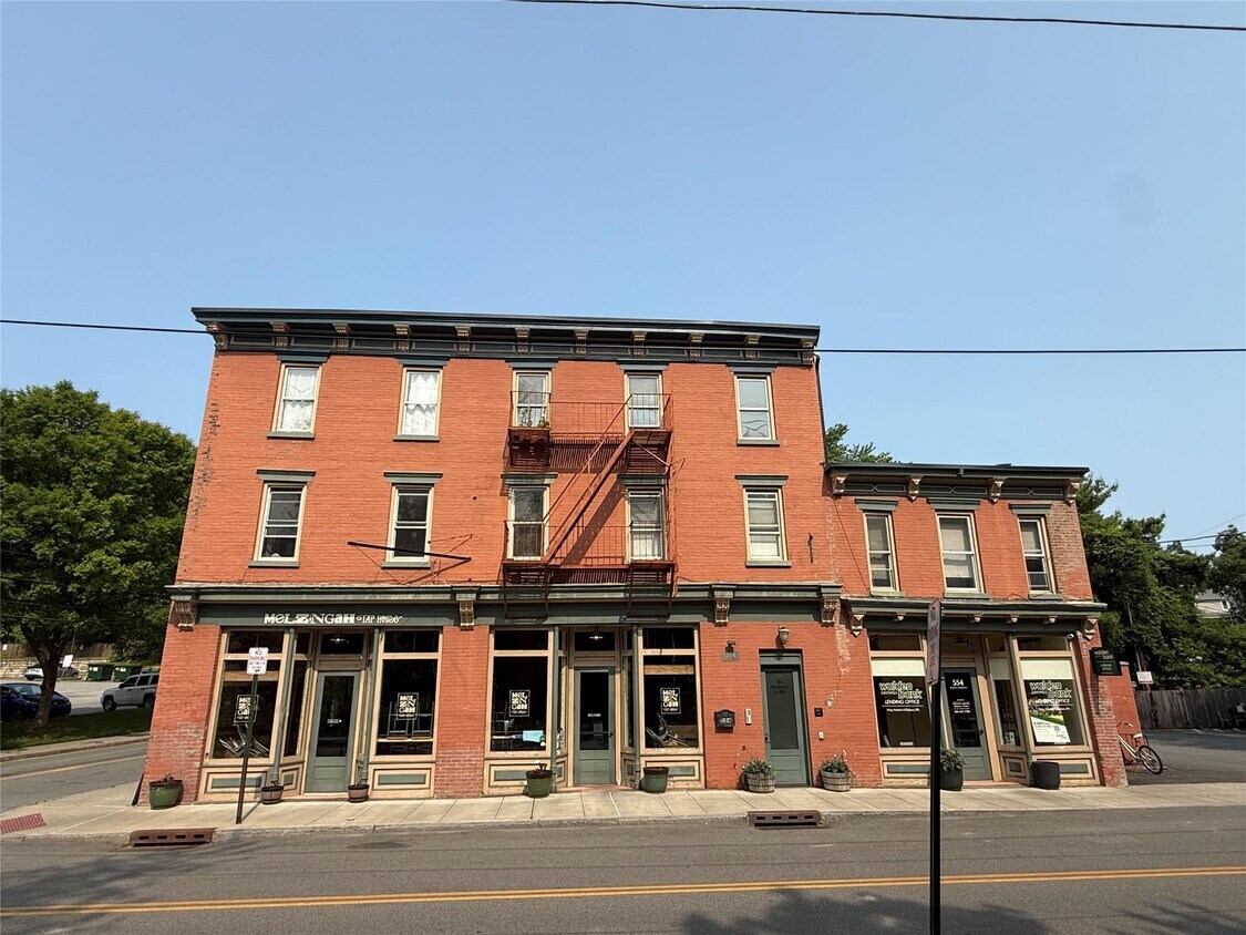 Foto principal - 554 Main St