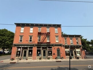 Building Photo - 554 Main St