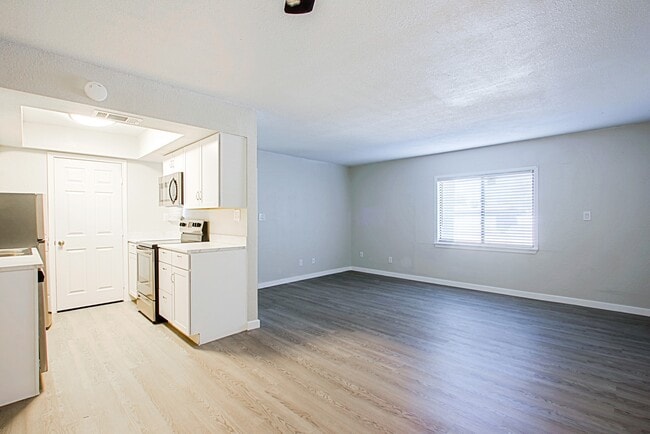 Building Photo - Two Two Cactus