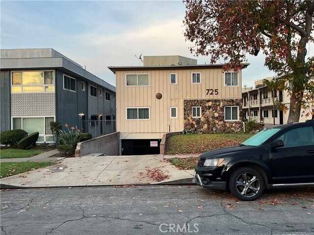 Foto del edificio - 725 Larch St