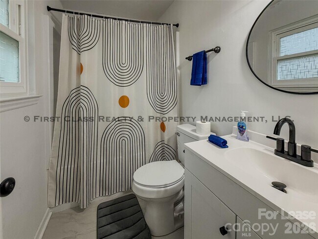 Foto del edificio - 5819 Woodrock Ct