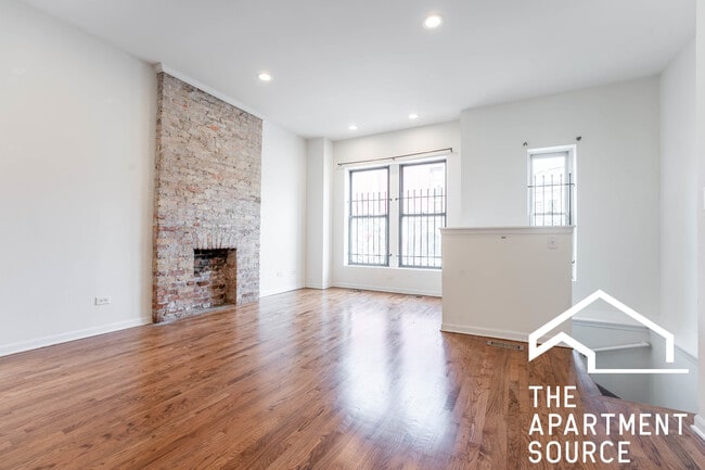 Building Photo - 2835 W Medill Ave