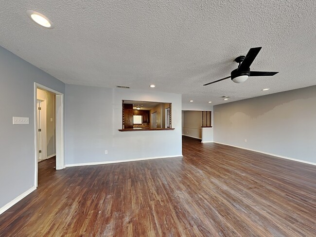 Building Photo - 1609 Parkhaven Dr