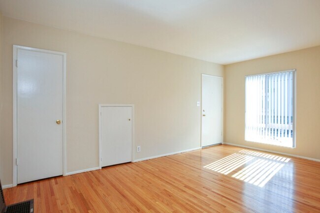 Building Photo - 1105 N Garfield Ave