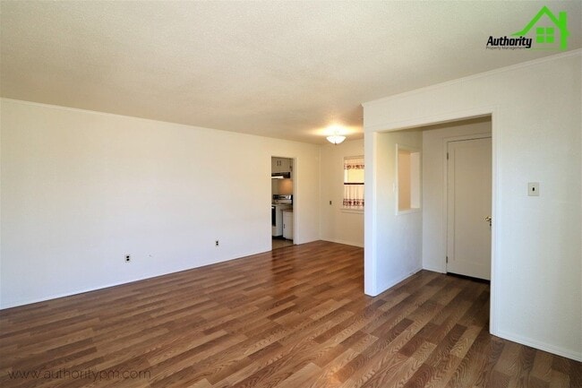 Building Photo - 1924 Sequoia St