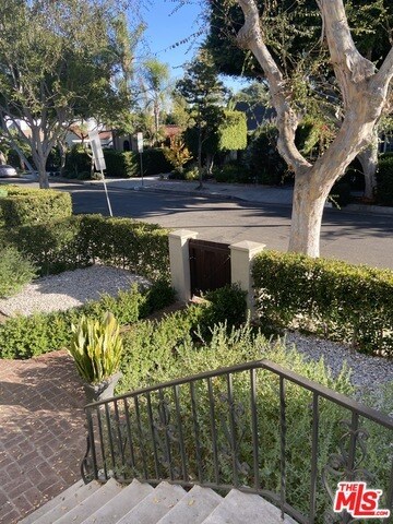 Foto del edificio - 8755 Ashcroft Ave