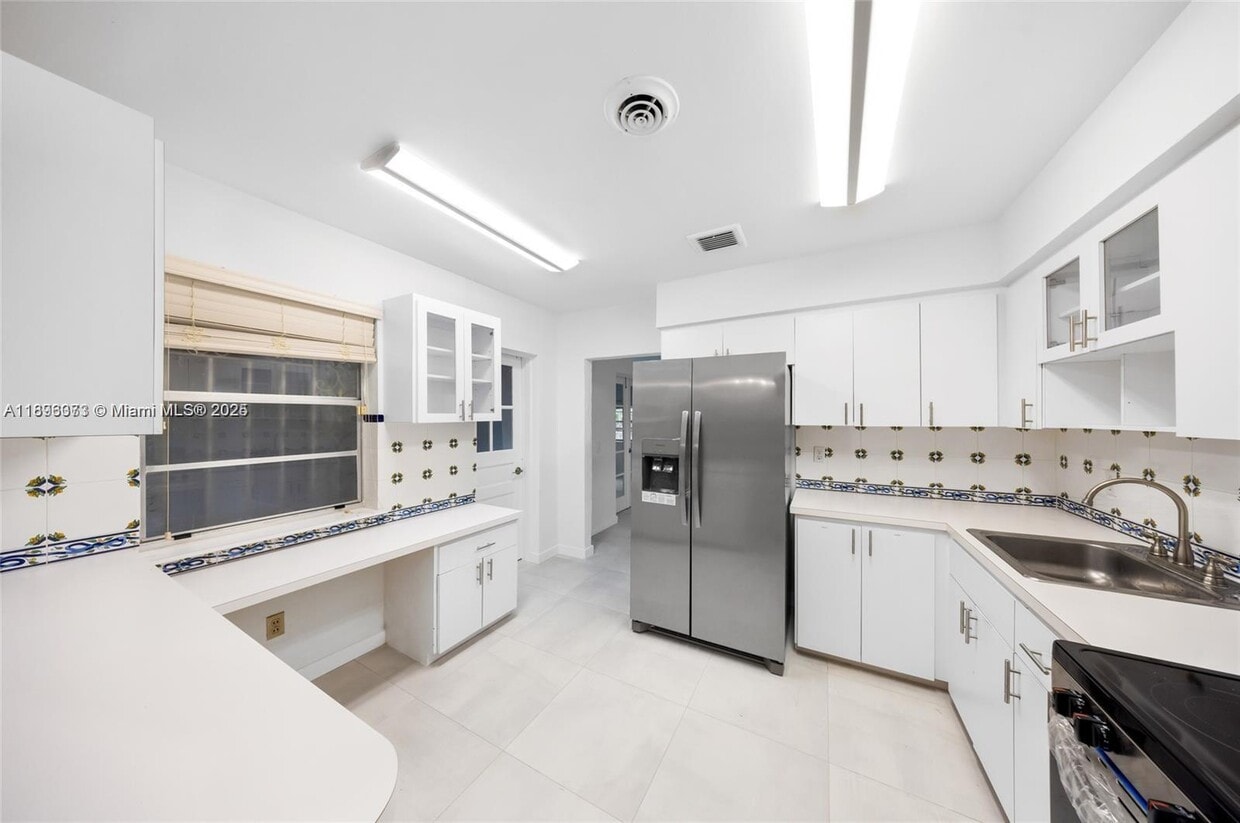 Primary Photo - 3600 SW 26th St