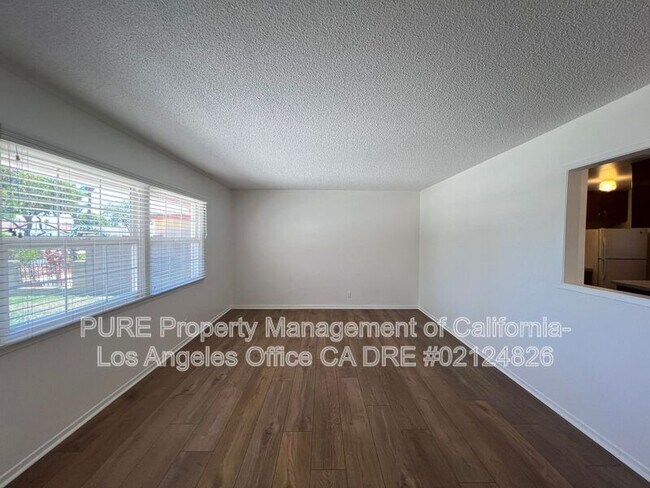 Foto del edificio - 19327 Reinhart Ave