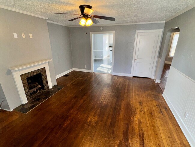 Foto del edificio - SPRING SPECIAL! Lovely, Remodeled 4 BR Hou...