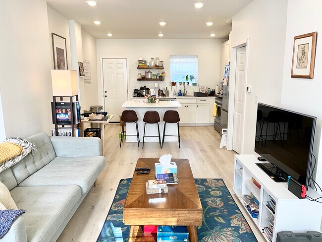 1st floor - 1625 N Philip St