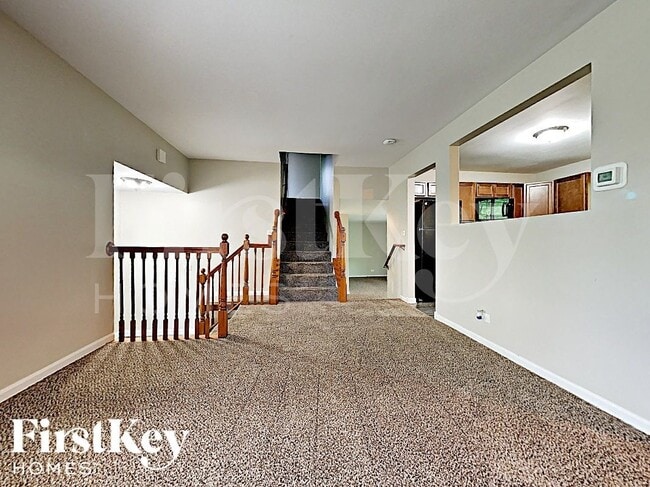 Building Photo - 42 Deerpath Rd